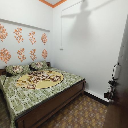 Awadh Guest House Ayodhya Екстериор снимка