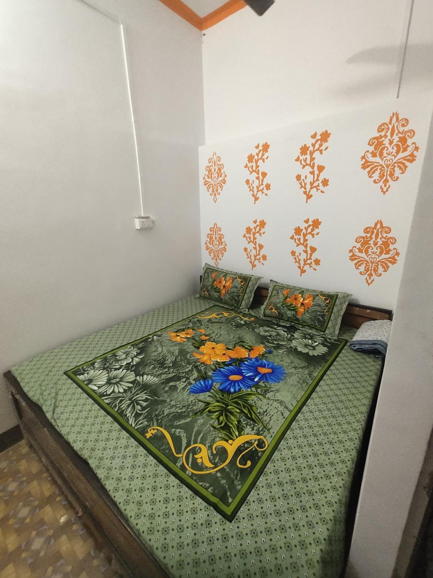 Awadh Guest House Ayodhya Екстериор снимка